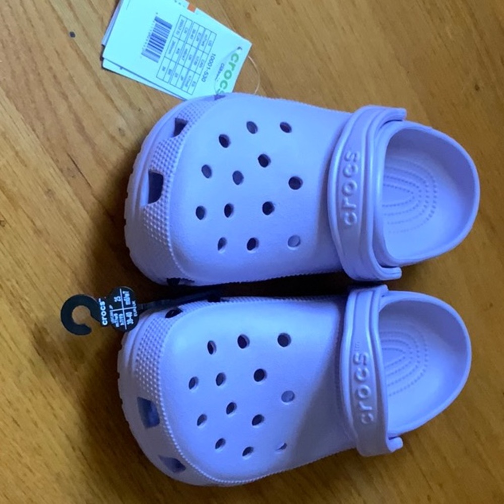 NEW Lavender Crocs M7W9